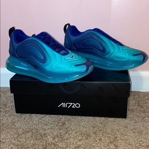 Blue/green Nike airmax 720